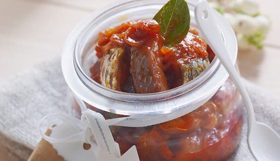 Śledź w pomidorkach koktajlowych