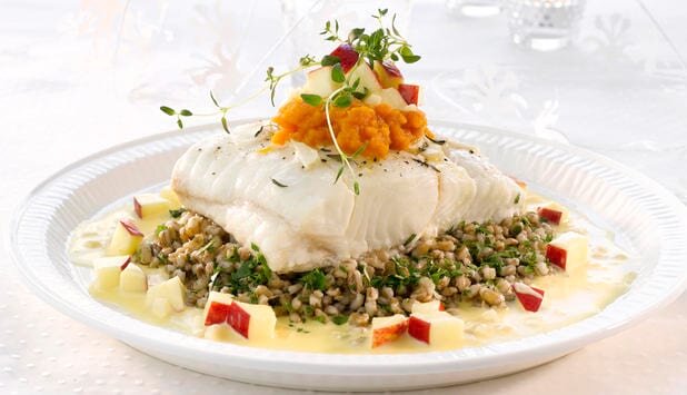 Pieczony halibut z sosem maślano-jabłkowym