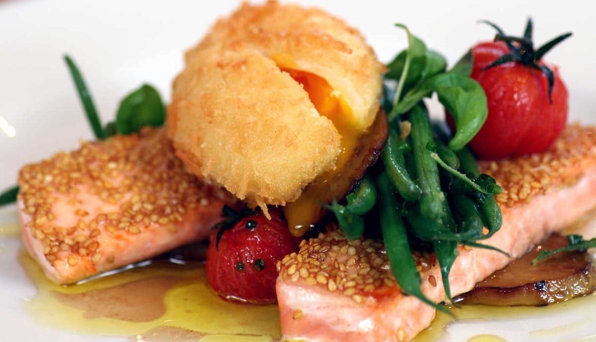 Łosoś norweski smażony z sezamem