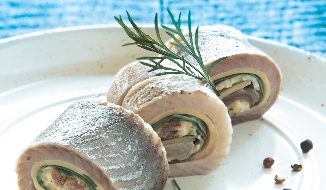 Ruloniki ze śledzia norweskiego z musem jajecznym