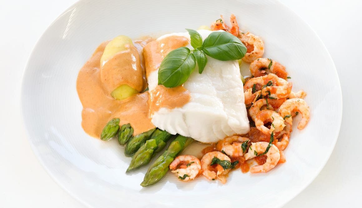 Pieczony dorsz norweski z sosem ze skorupiaków