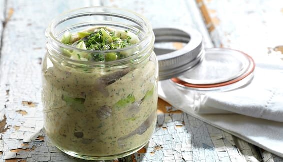 Marynowany śledź z jabłkiem i musztardą