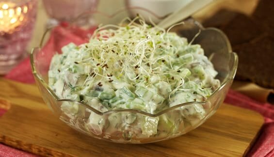 Sałatka śledziowa z ziołami