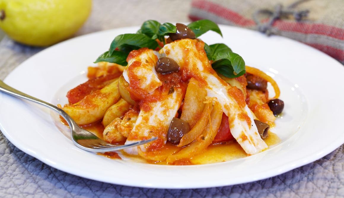 Gulasz ze skrei'a z pomidorami