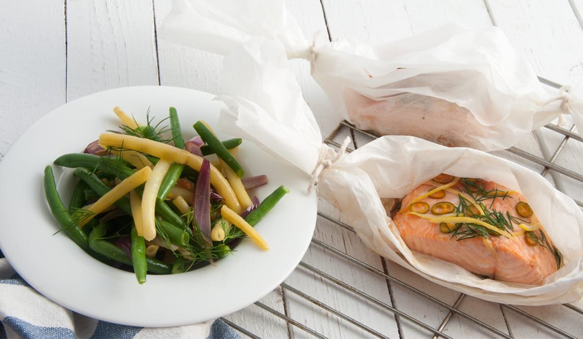 Grillowany łosoś z sałatką z fasolki szparagowej