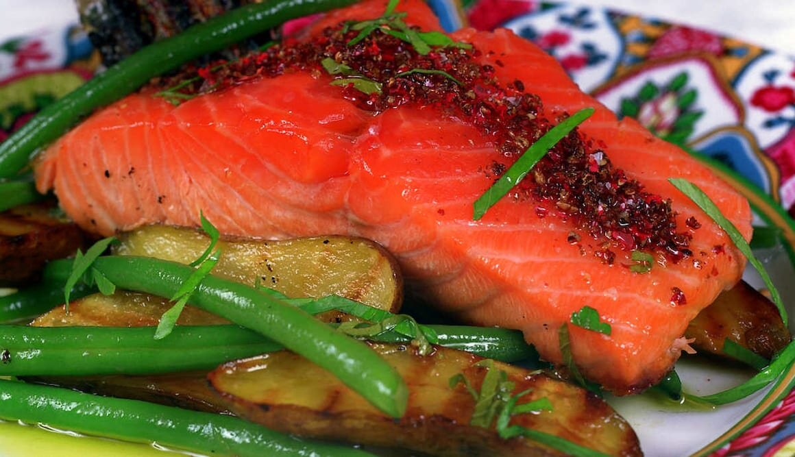 Grillowany łosoś z czerwonym pieprzem