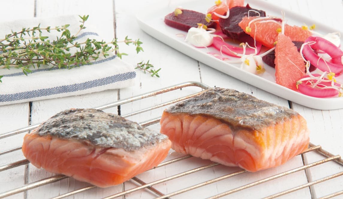 Łosoś z piklowanym burakiem i twarożkiem