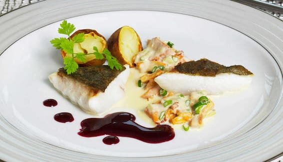 Pieczony halibut z kurkami