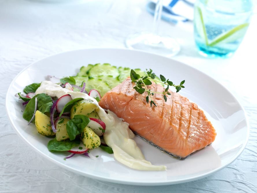 Grillowany łosoś z mizerią