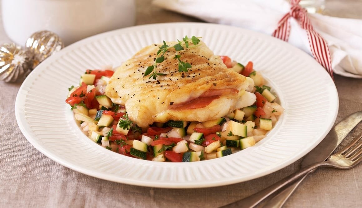 Smażony dorsz z warzywną salsą