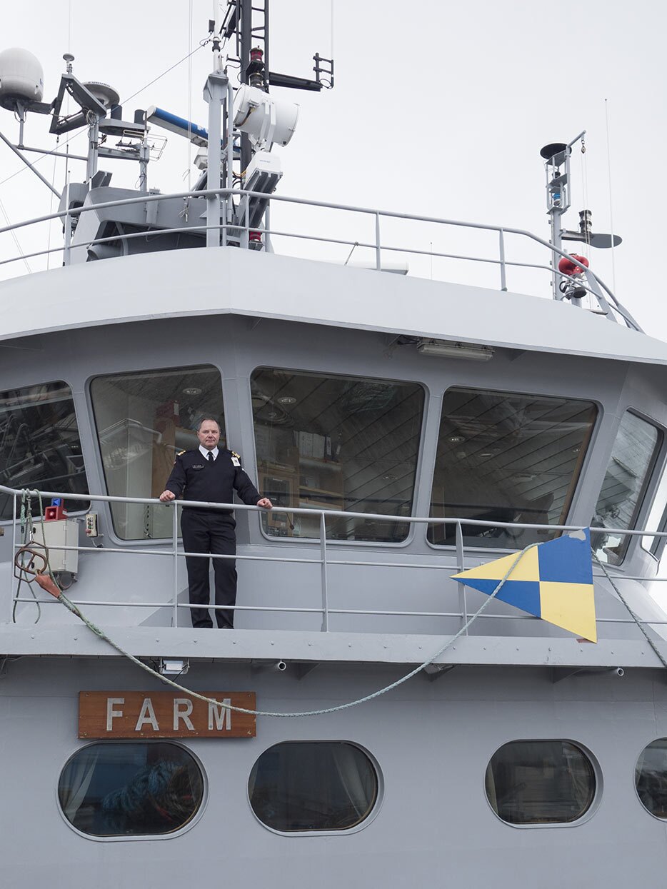 Dowódca na statku straży przybrzeżnej